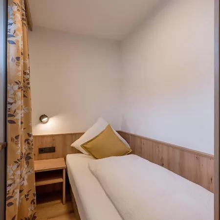 Alps Holaus Апартаменты *