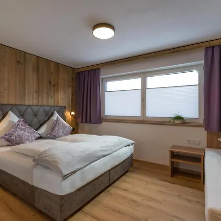 Alps Holaus Appartamento *